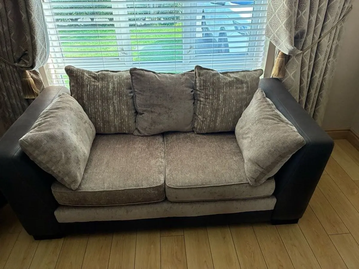 4 Seater Sofa+2 Seater sofa and Matching Footstool - Image 4