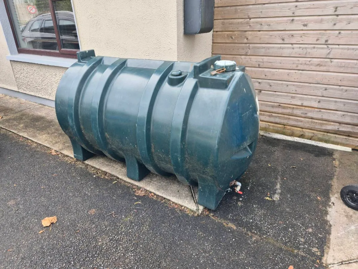 Oil tank