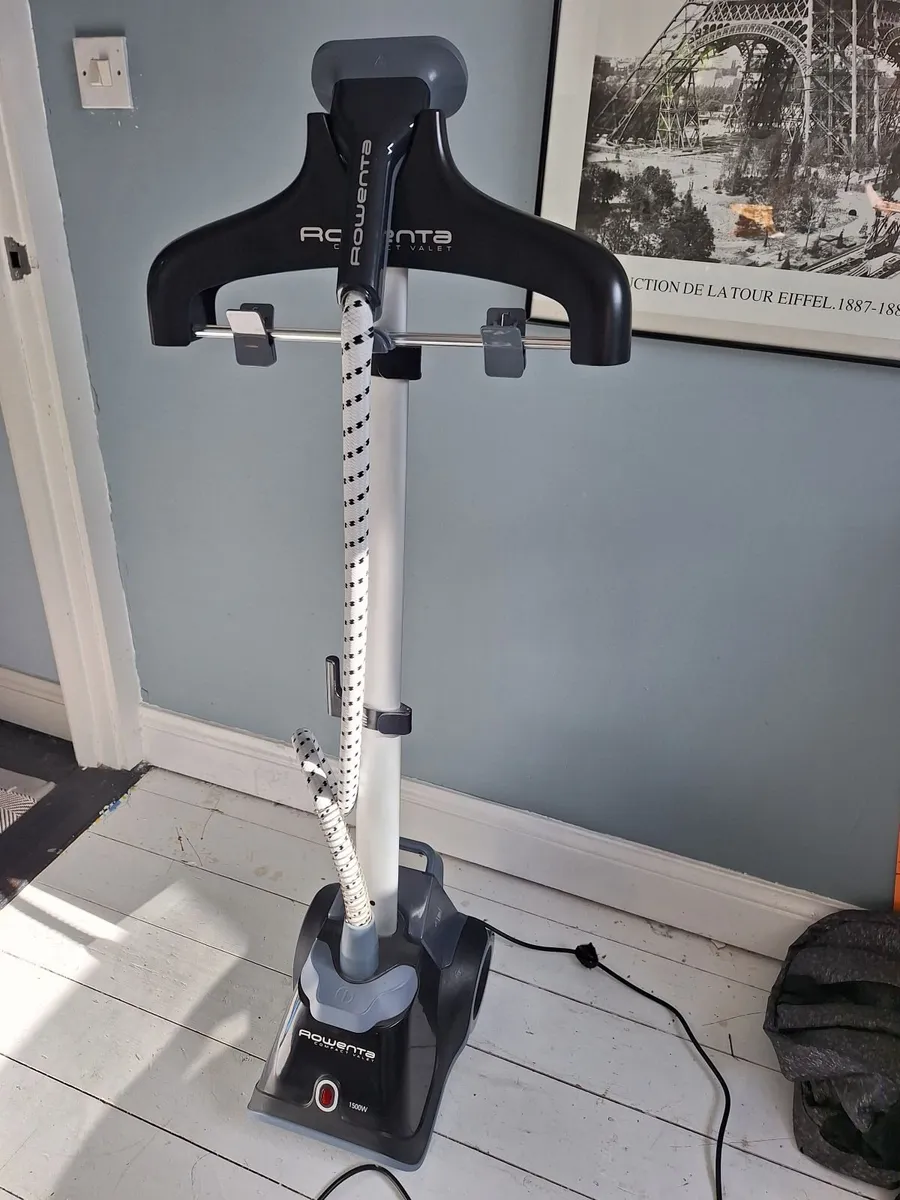 Clothes steamer - Image 1