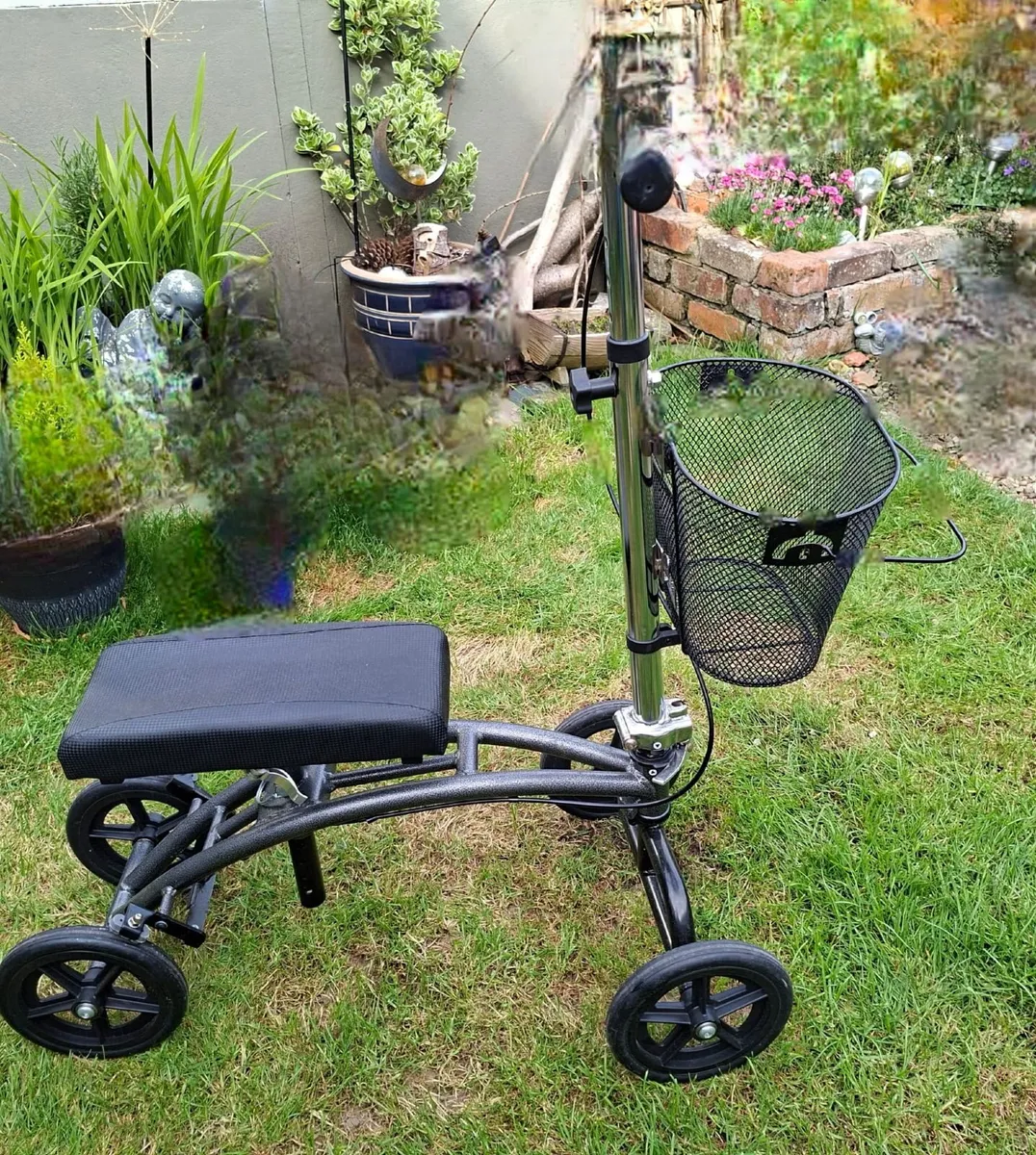 Mobility knee scooter and elevation pillow - Image 4