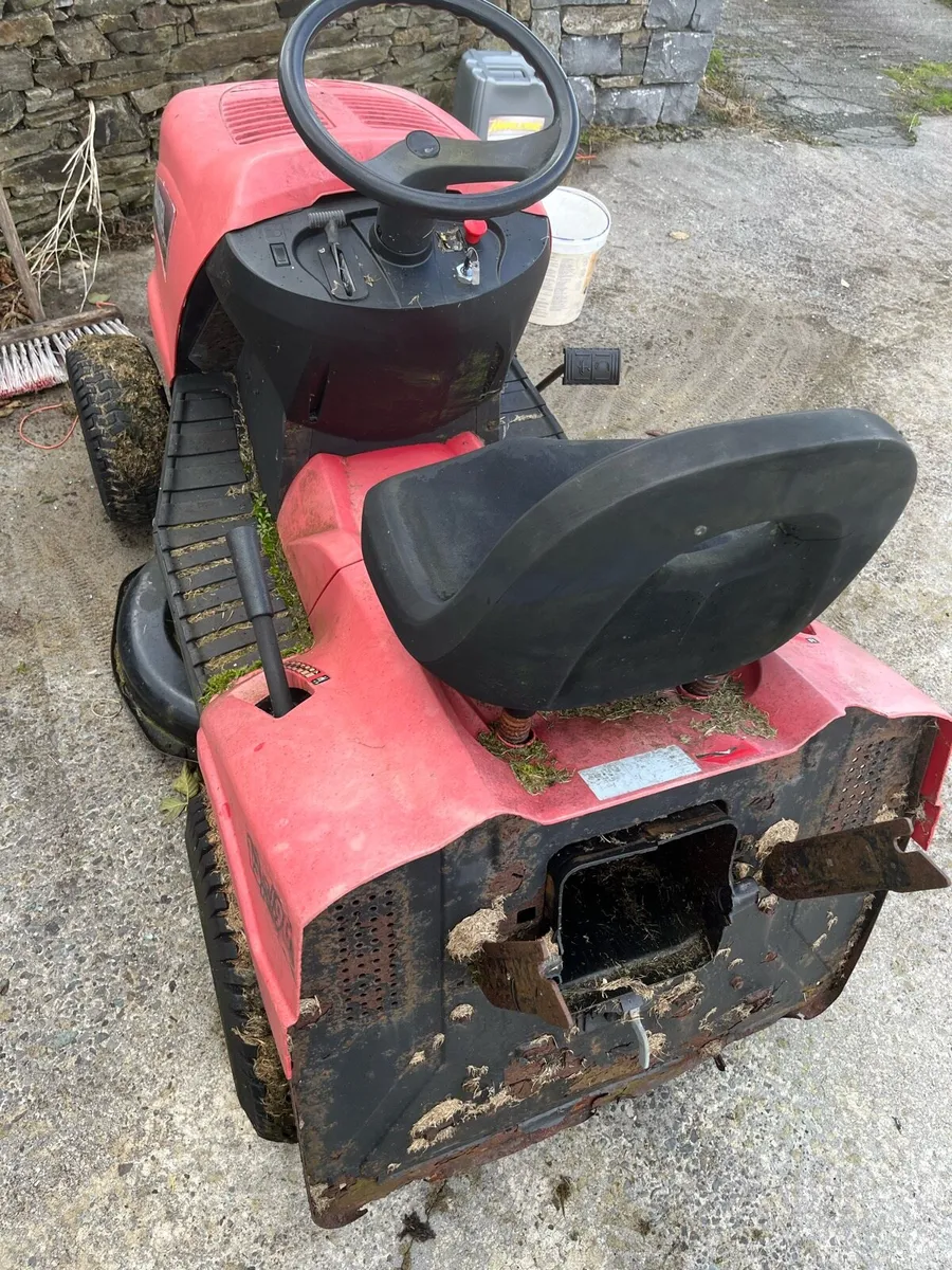 Castle 13/5 HP ride on lawnmower - Image 3