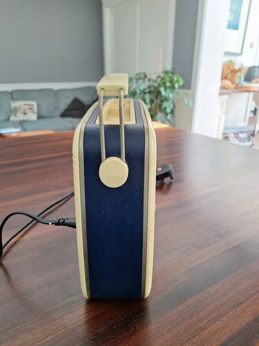 Bush retro radio - Image 2