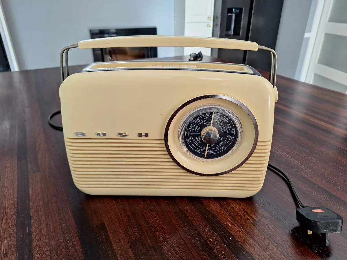 Bush retro radio - Image 3
