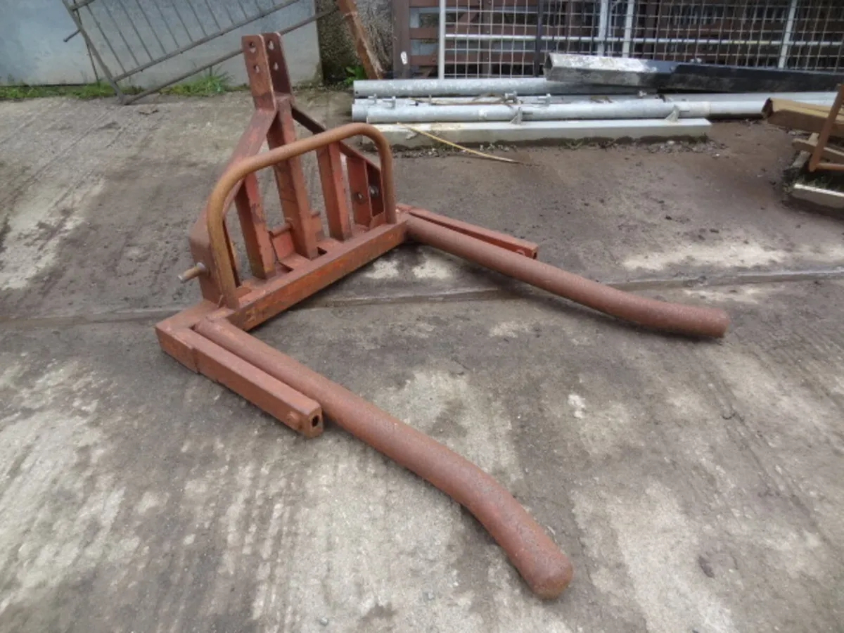 Nugent and Fleming Single Bale Lifter - Image 1