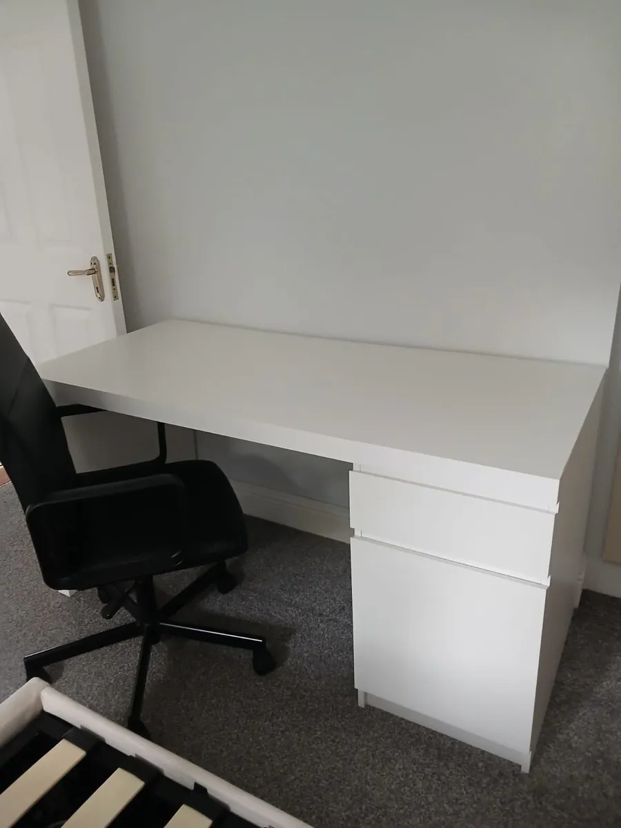 New desk - Image 1