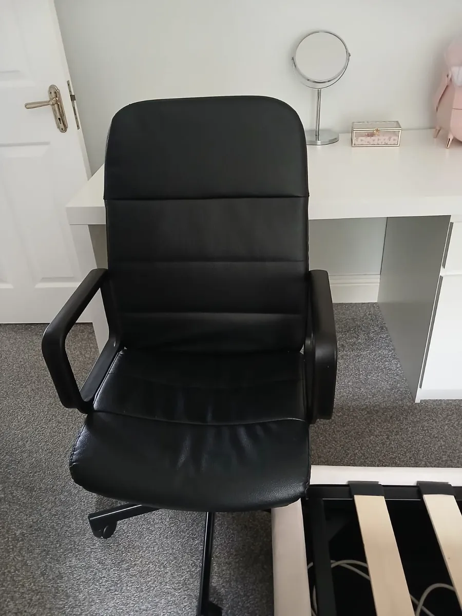New desk - Image 2