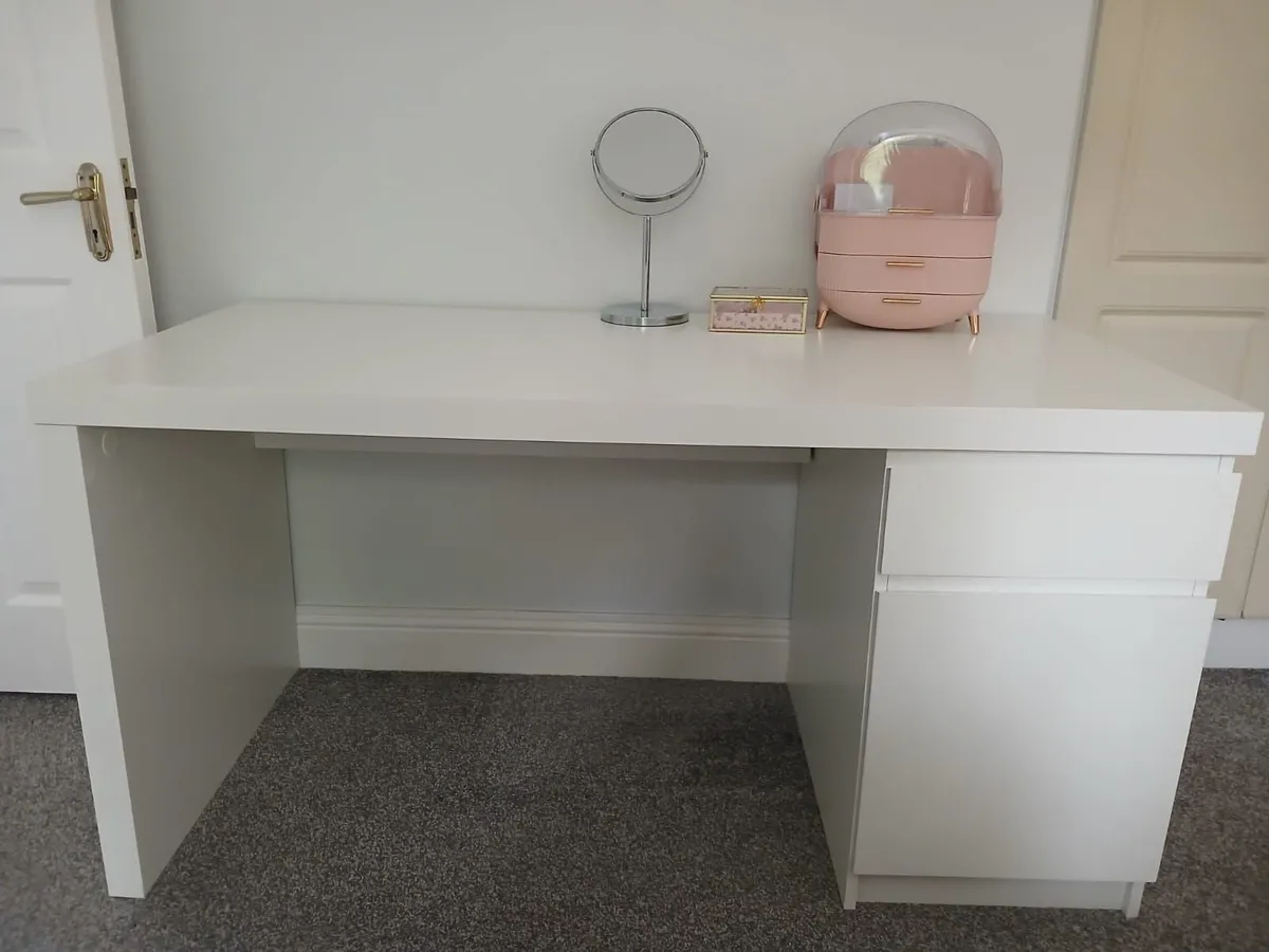 New desk - Image 3