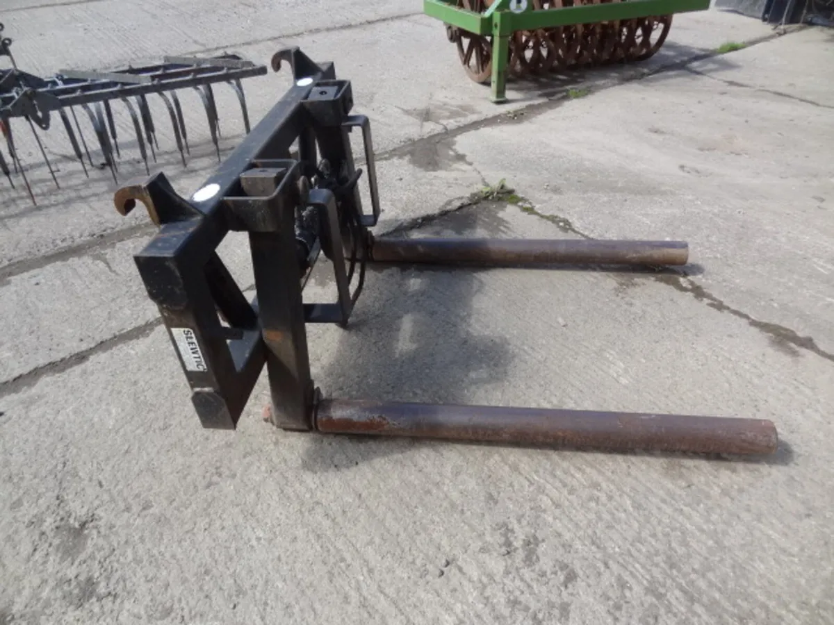 Hydraulic Bale Handlers - Image 1