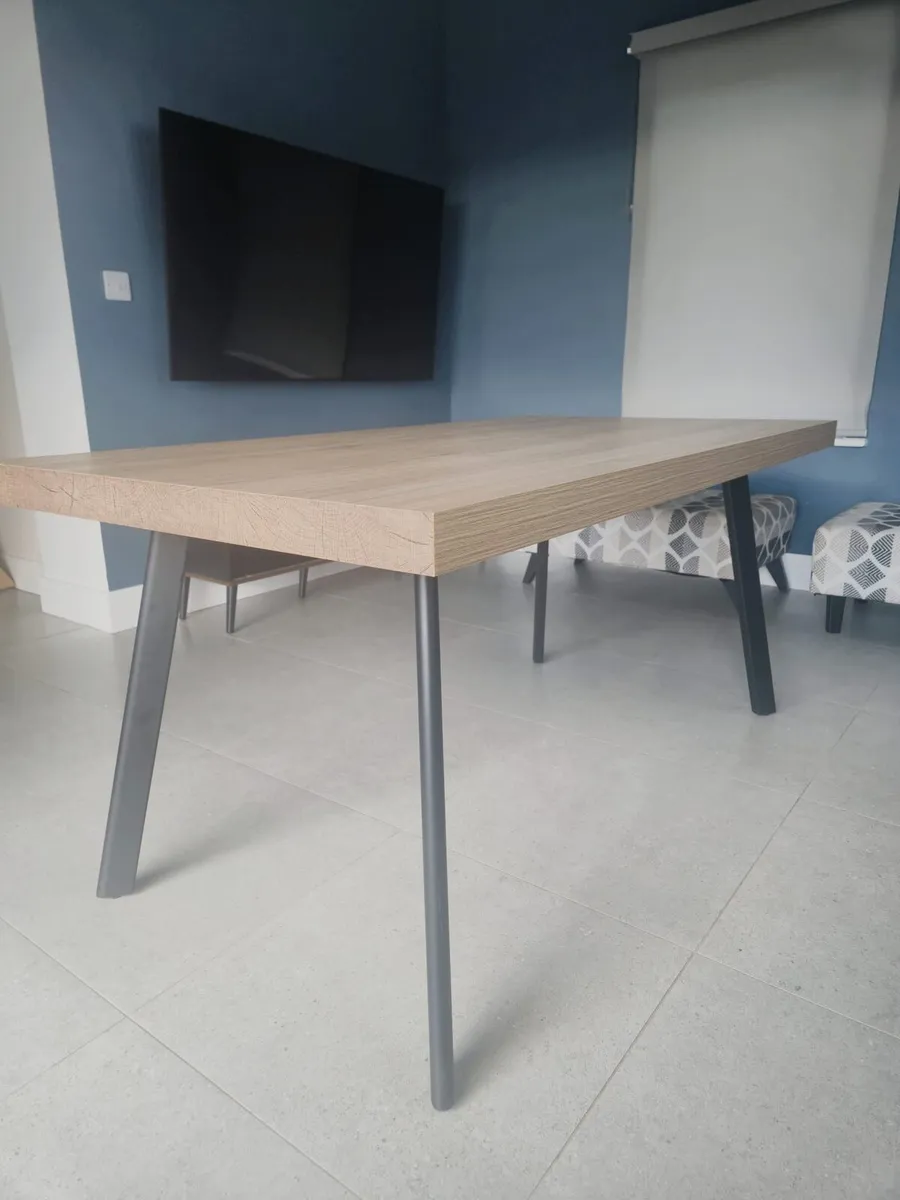Dining table - Image 2