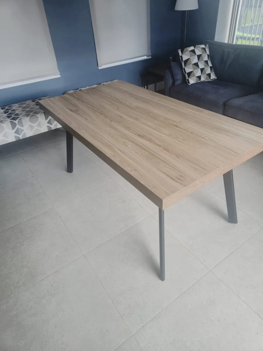 Dining table - Image 1