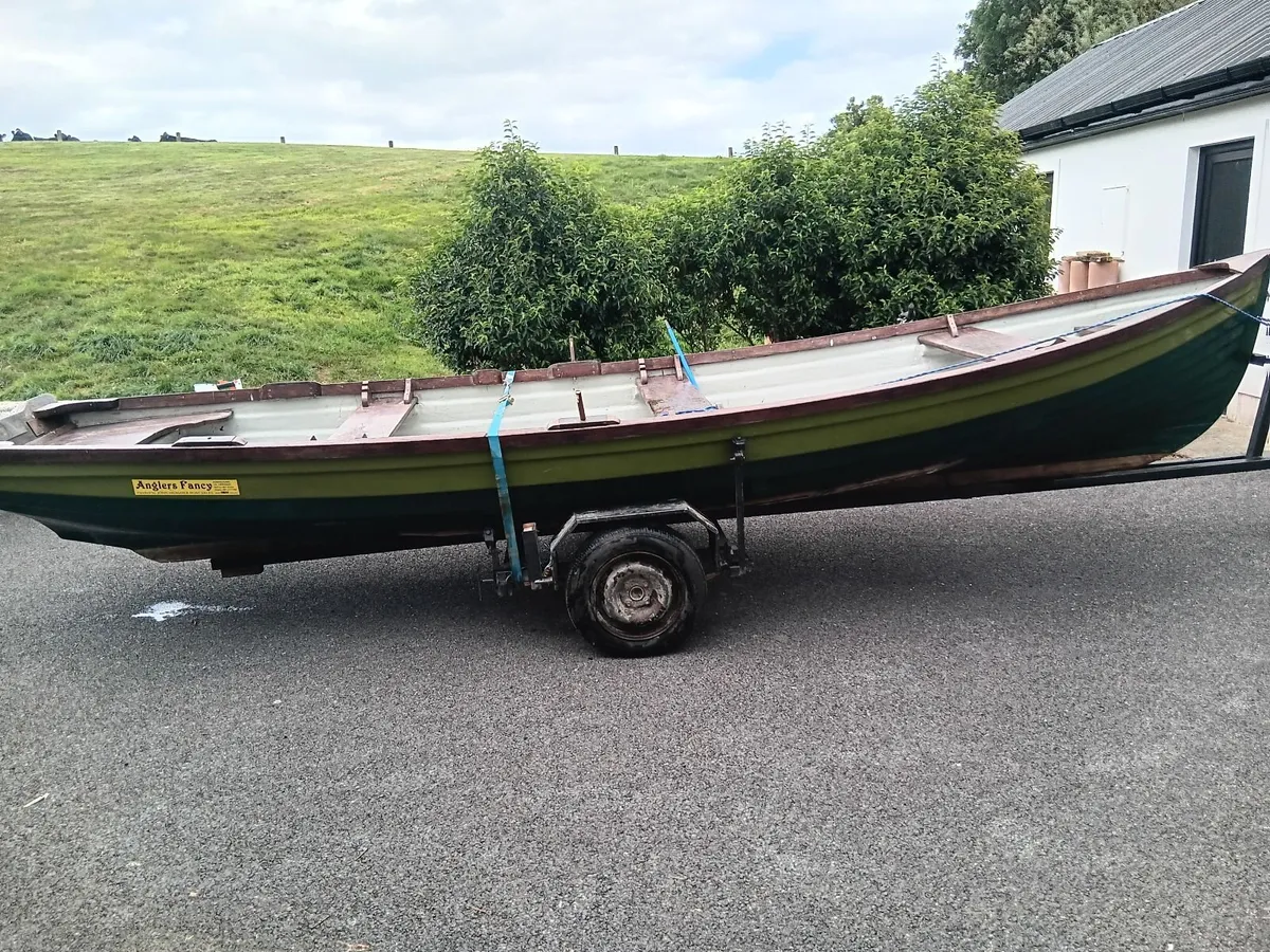 Lake boat - Image 3
