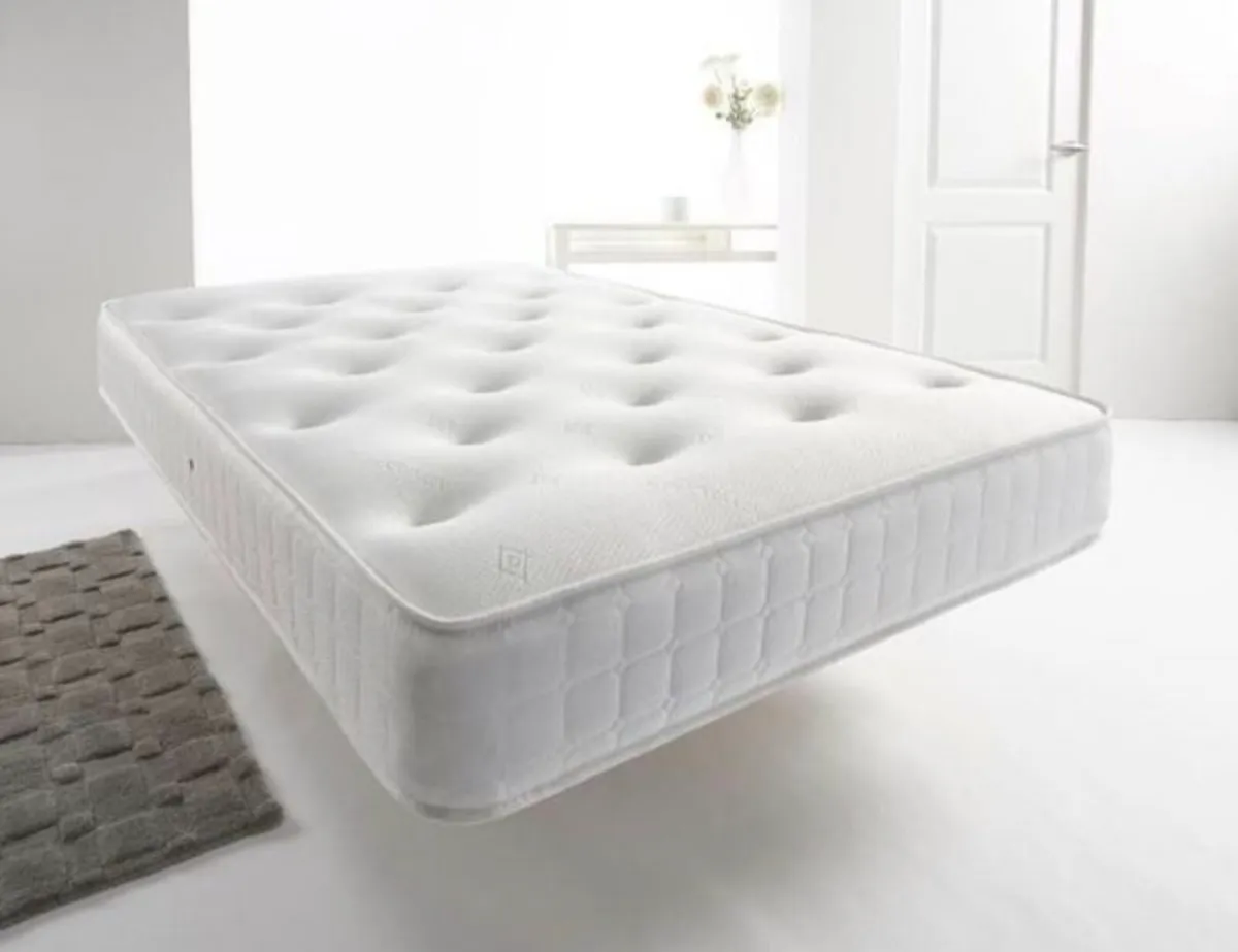 Double 4ft6 memory foam mattress - Image 3