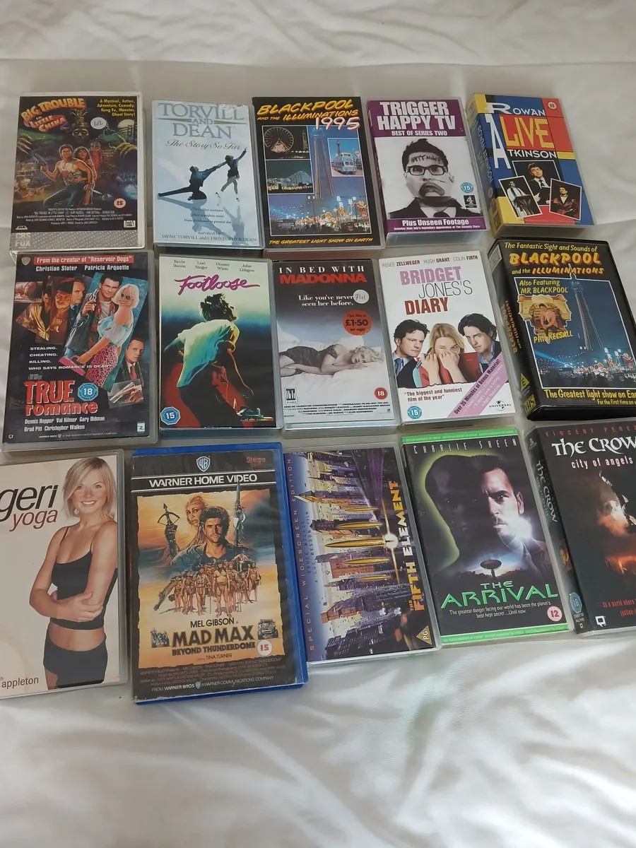 15 ASSORTED VHS TAPES. - Image 1