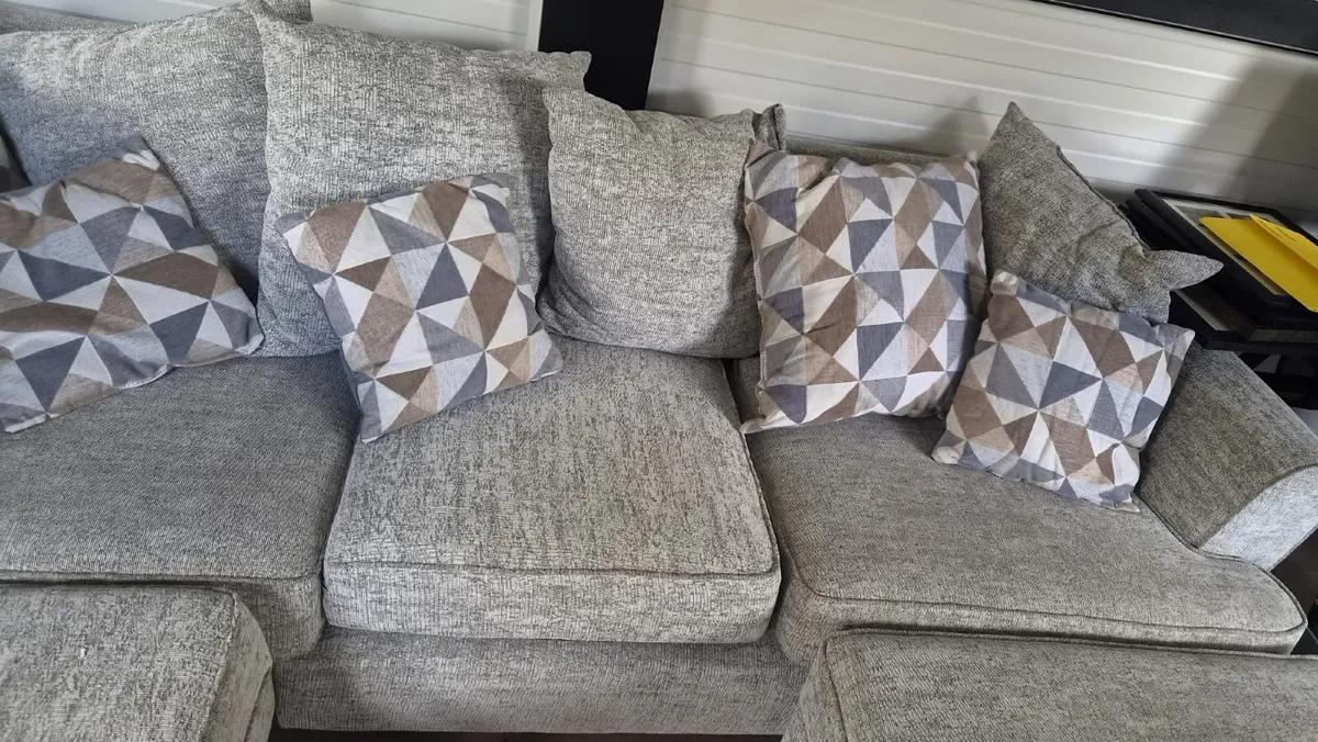 Couch - Image 2