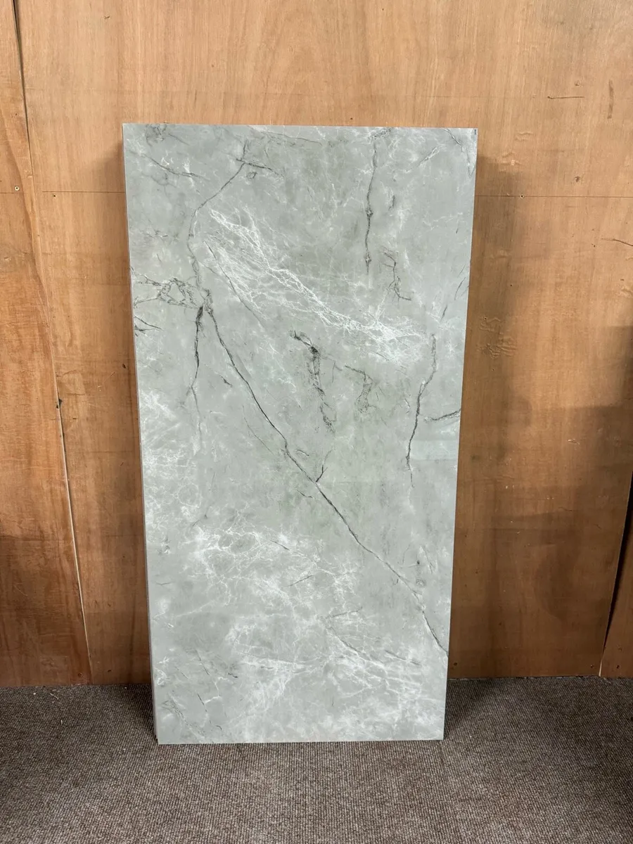 Grey Gloss Tile With Black Vein 60cm x 120cm