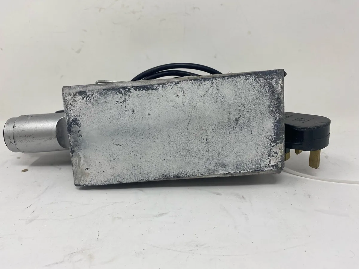 Challenge 1/3 Sheet Finishing Sander Corded Sander - Image 3