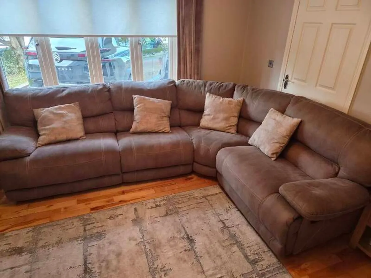 corner recliner couch - Image 1