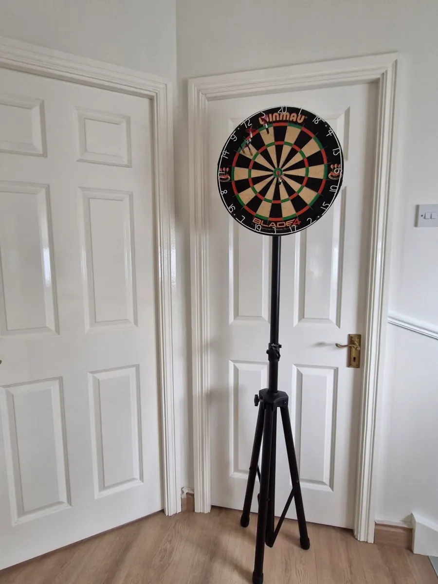 Winmau Darboard & Stand - Image 1