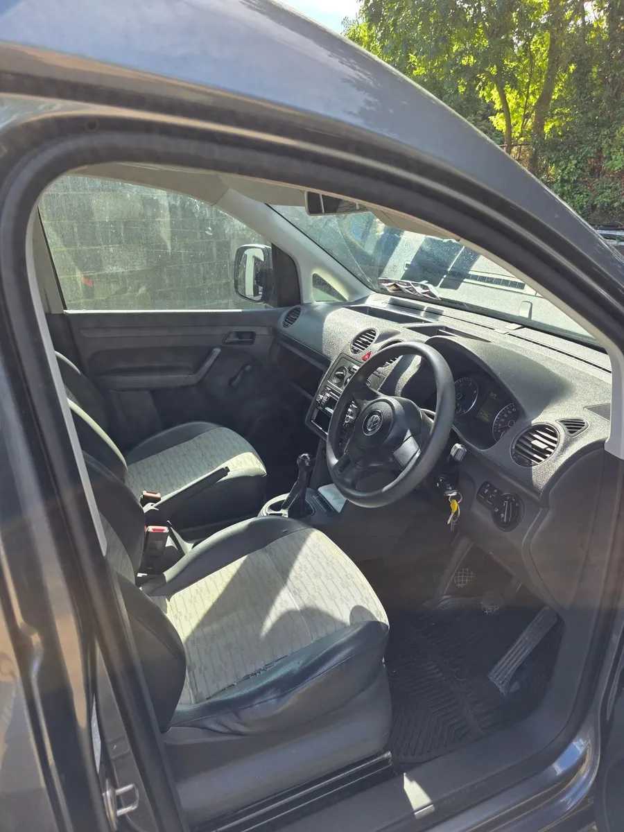 Volkswagen Caddy 2012 - Image 2