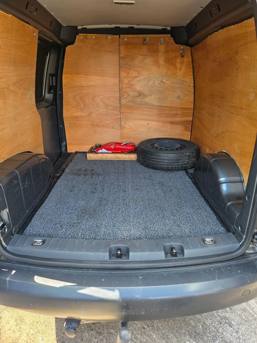 Volkswagen Caddy 2012 - Image 3