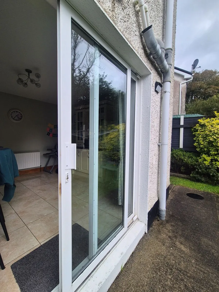 Sliding door - Image 1
