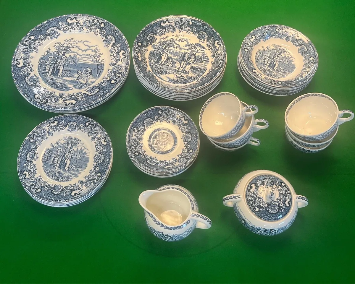 36 piece vintage willow dinner set - Image 1