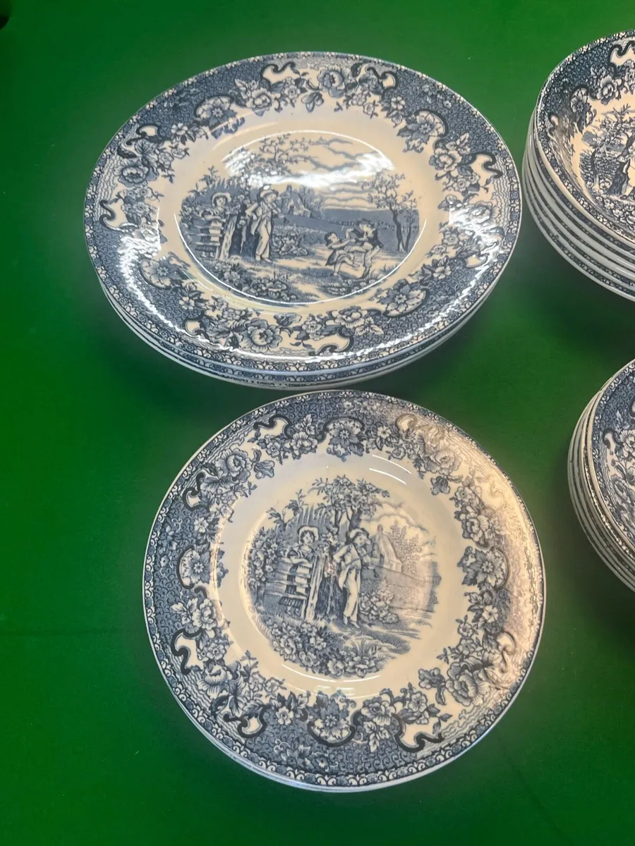 36 piece vintage willow dinner set - Image 2
