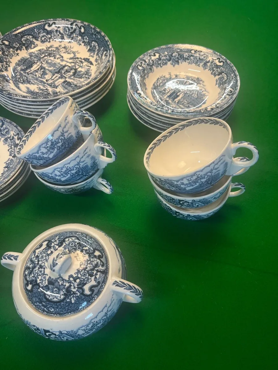 36 piece vintage willow dinner set - Image 4