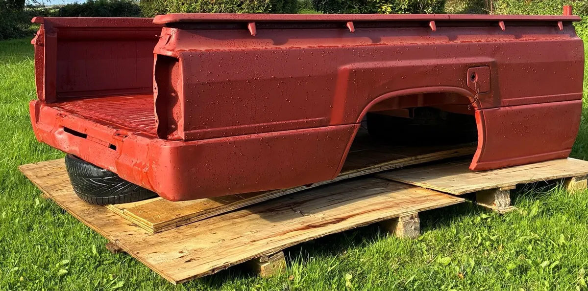 Toyota HiLux tub - Image 4