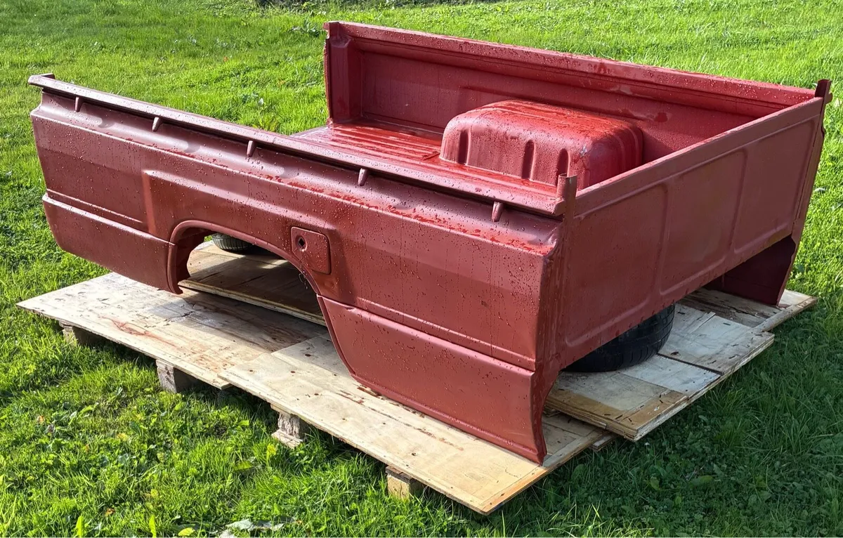 Toyota HiLux tub - Image 1