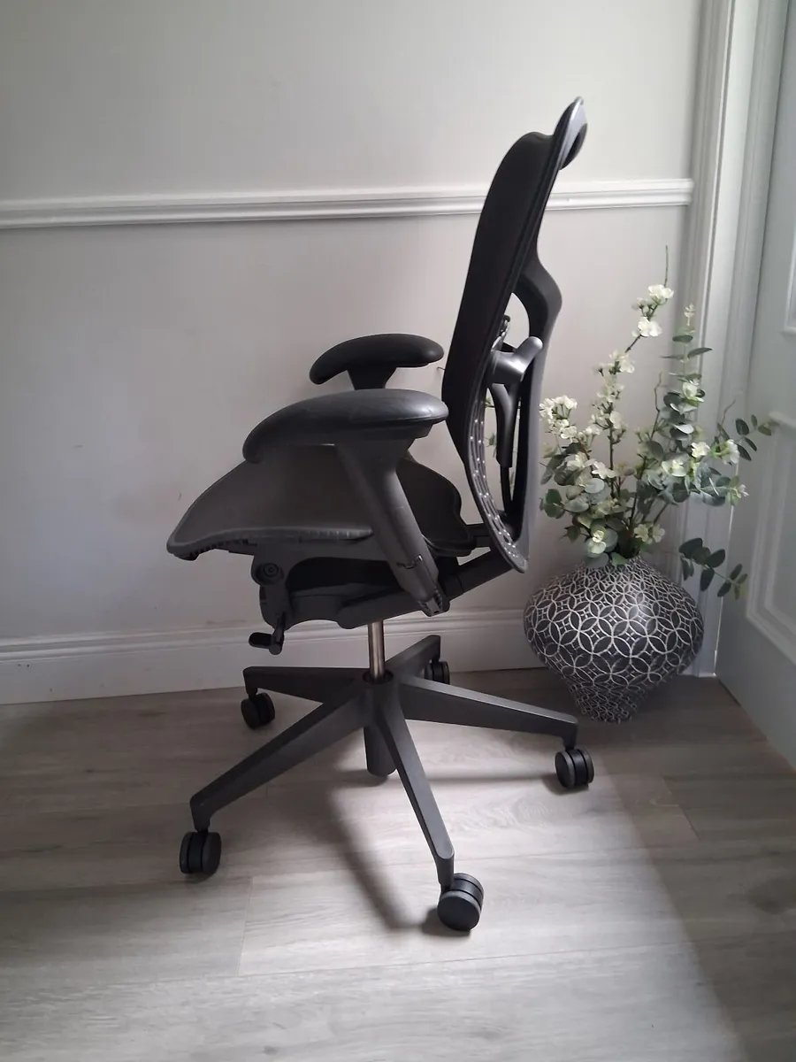 Herman Miller Mirra 2 Ergonomic Chair - Image 4