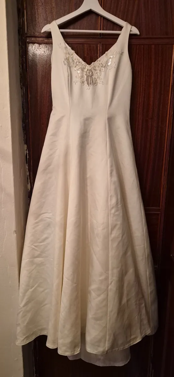 Wedding dress - Image 2