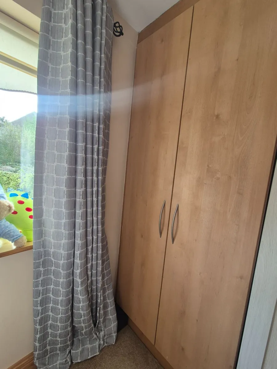 2 door wardrobe - Image 1