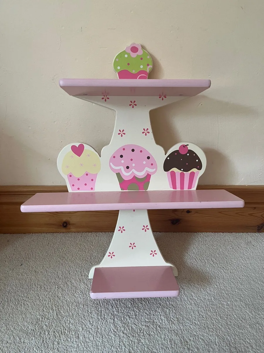 Cupcake shelf