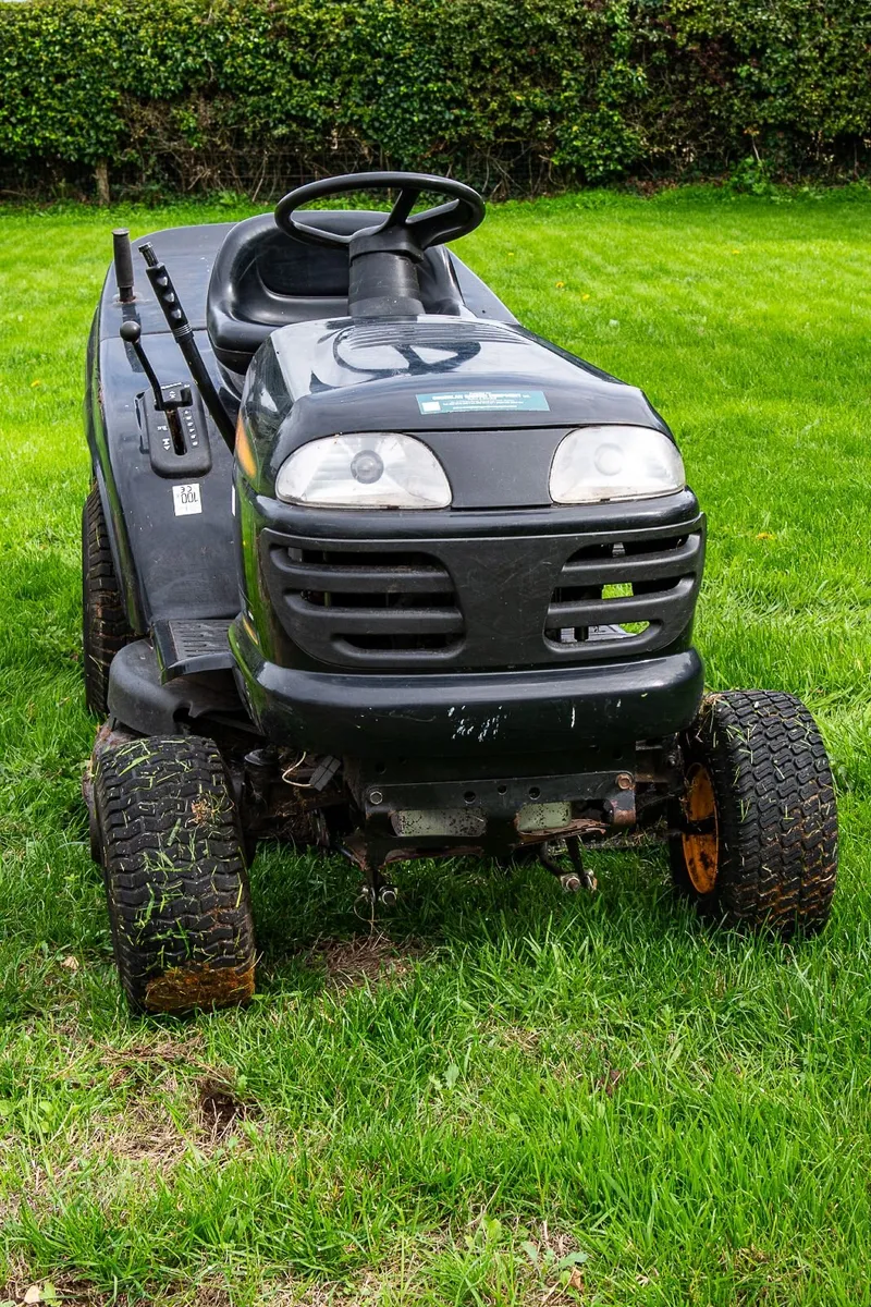 Partner ride on lawnmower - Image 3