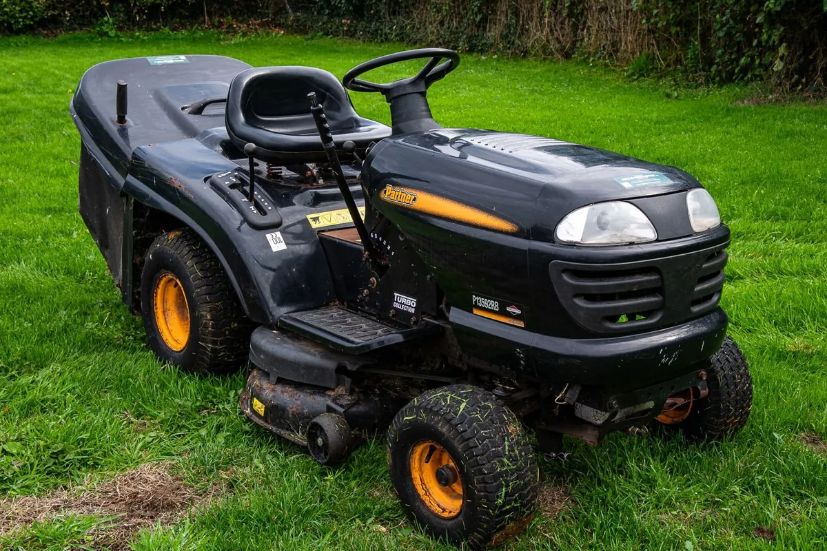 Partner ride on lawnmower - Image 1