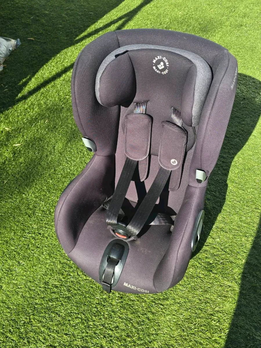 Maxi Cosi Axiss Car Seat - Image 1