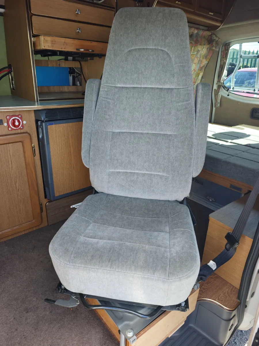 2017 Nissan Caravan 65000km - Image 4