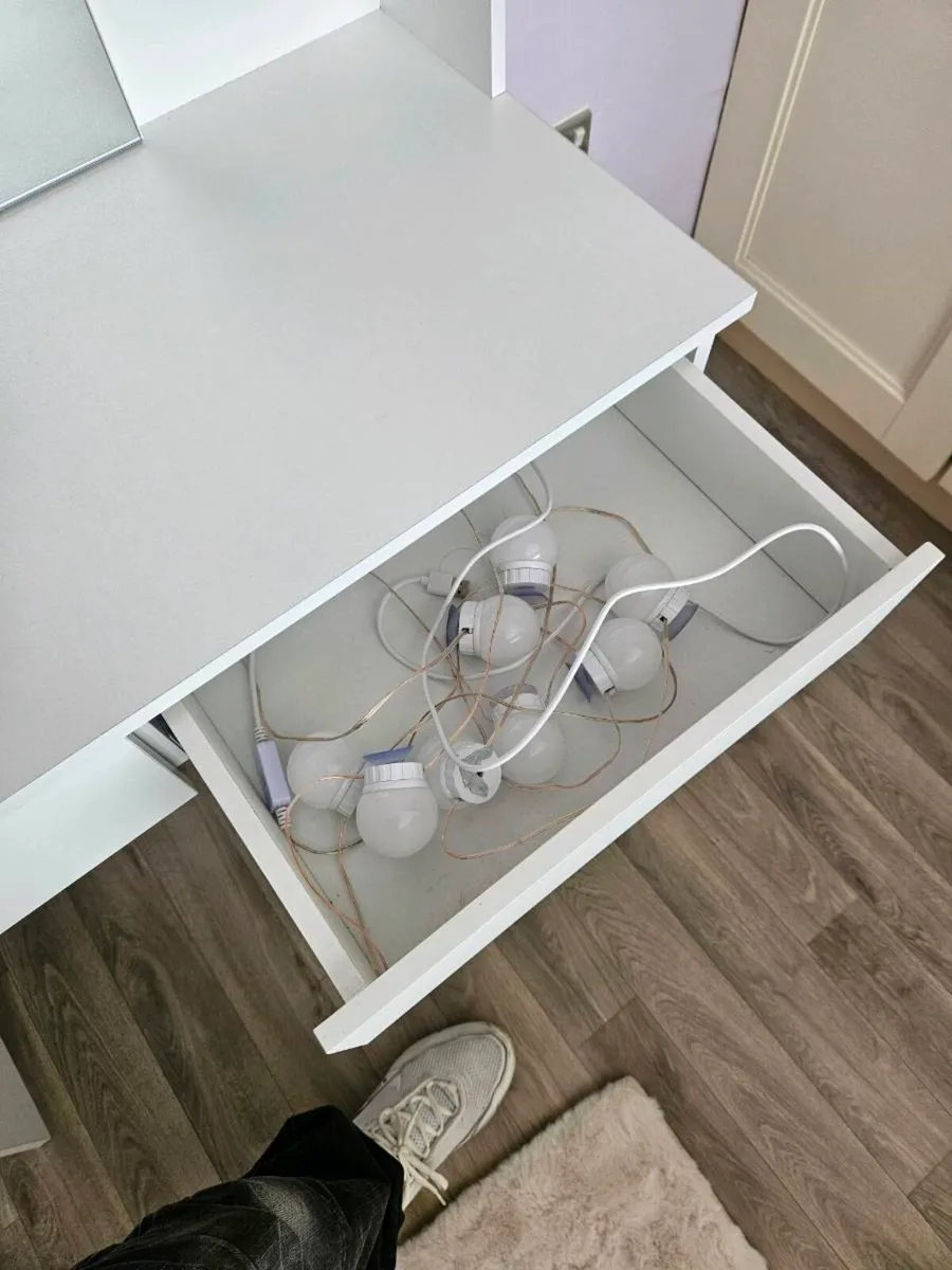 Vanity table - Image 2