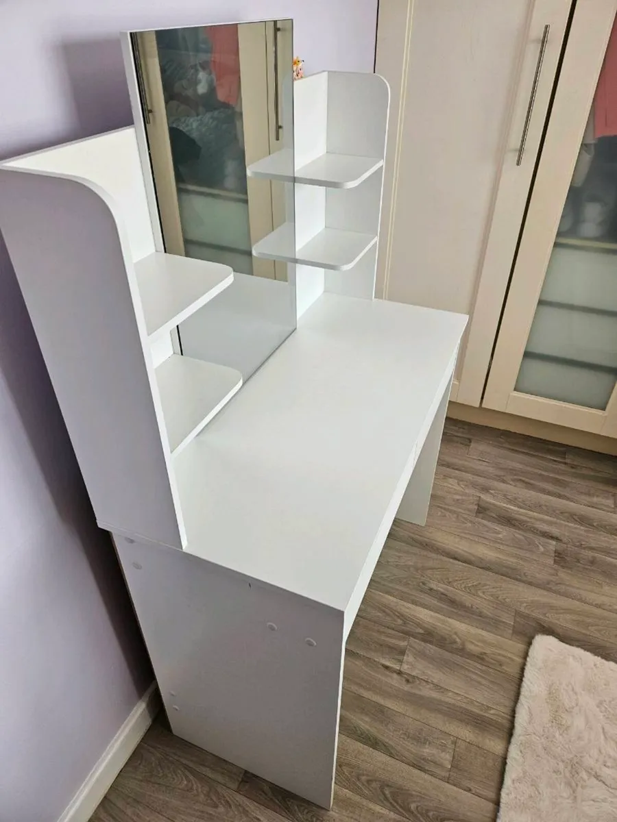 Vanity table - Image 3
