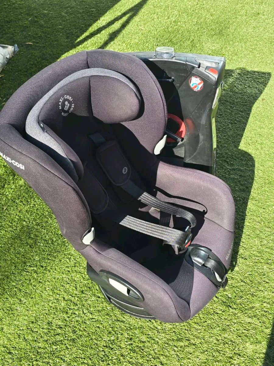 Maxi Cosi Axiss Car Seat - Image 4
