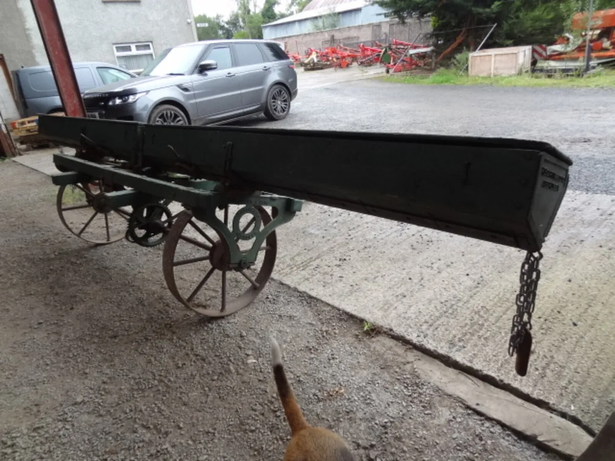 RG Garvie Vintage 5 Metre Grass Seed Box Sower - Image 3