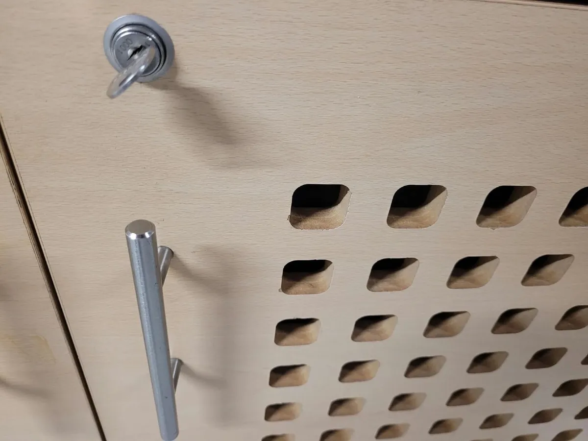 Counters/Storage Cabinets - Image 2