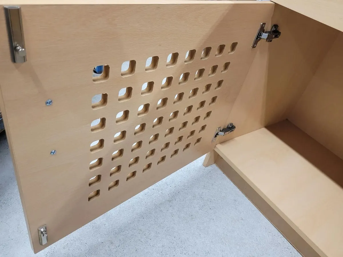 Counters/Storage Cabinets - Image 3