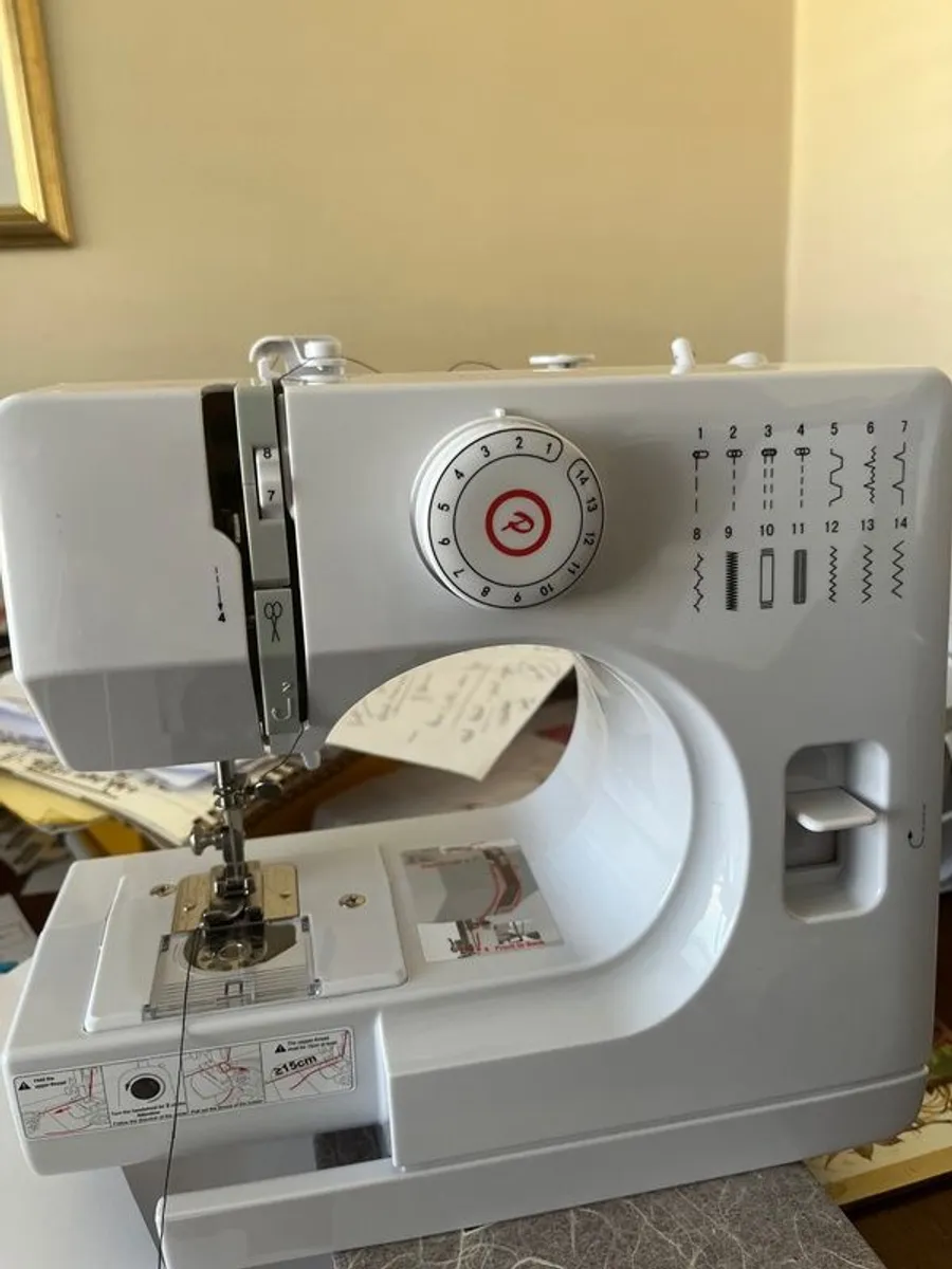 MINI sewing machine UFR-728 - Image 1