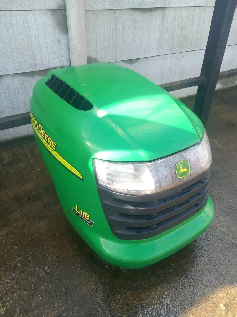 John deere bonnet for sale - Image 1