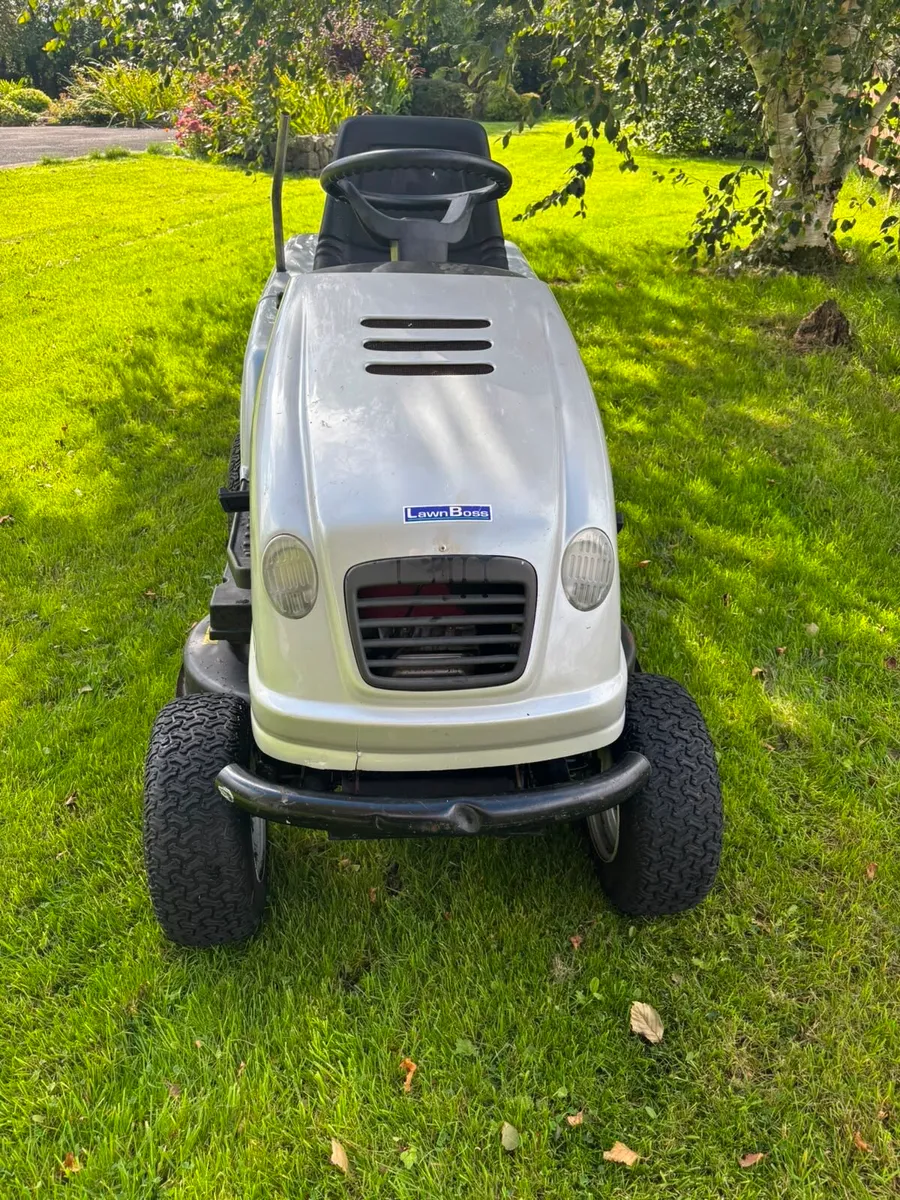 Lawnboss Ride On Lawnmower - Image 1
