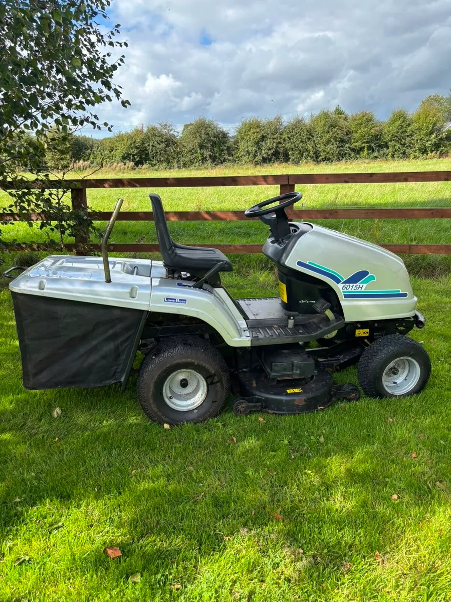 Lawnboss Ride On Lawnmower - Image 3
