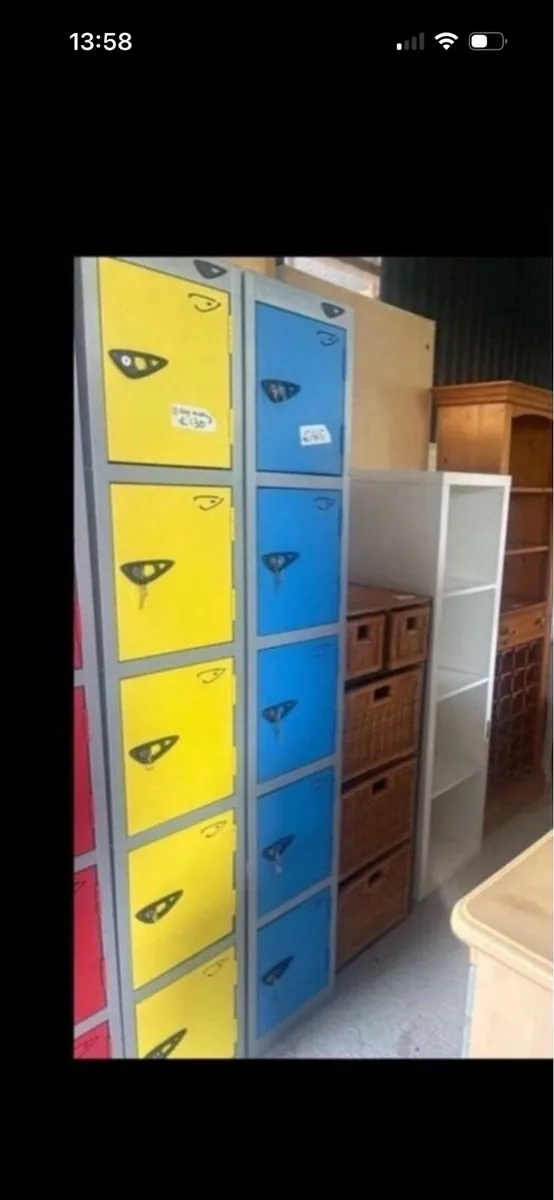 5 drawer locker with keys - Image 1