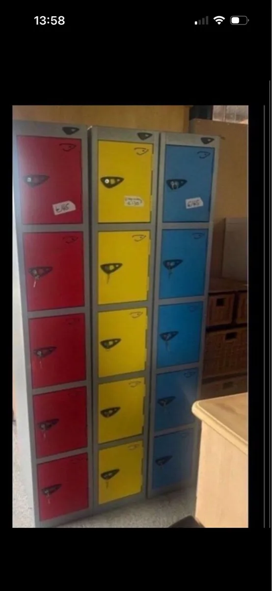 5 drawer locker with keys - Image 2